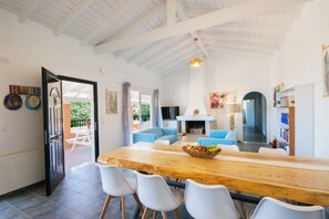 Dining - A 3 bedrooms villa with a pool and amazing views! (QWFH+39 Kassiopi, Greece)