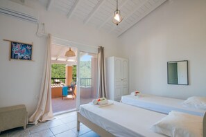 Room - A 3 bedrooms villa with a pool and amazing views! (QWFH+39 Kassiopi, Greece)