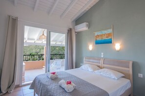 Room - A picturesque villa for up to 6 people with a pool (QWFH+39 Kassiopi, Greece)