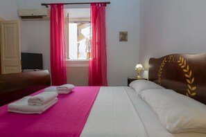 1 habitación, tabla de planchar con plancha, wifi y ropa de cama 