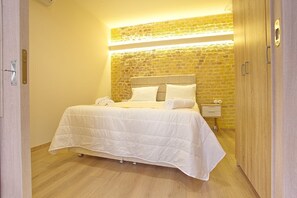 2 habitaciones, tabla de planchar con plancha, wifi y ropa de cama 