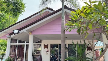 House for 4 Person | Free WiFi, bed sheets