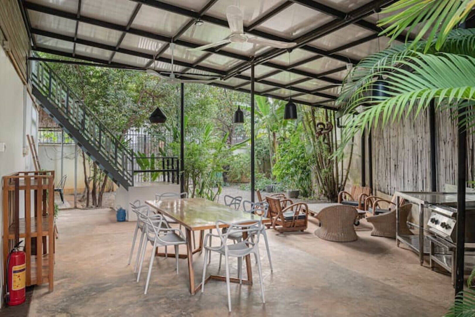 تناول الطعام بالخارج