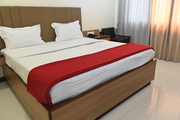 9 chambres, fer et planche à repasser, Wi-Fi, draps fournis