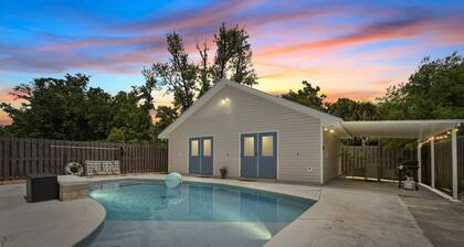 Luxe Pool Casita w Saltwater Pool 25 Min to PCB