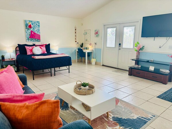 Desk, iron/ironing board, WiFi, bed sheets