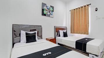 Deluxe Twin Room | Desk, laptop workspace, free WiFi, bed sheets