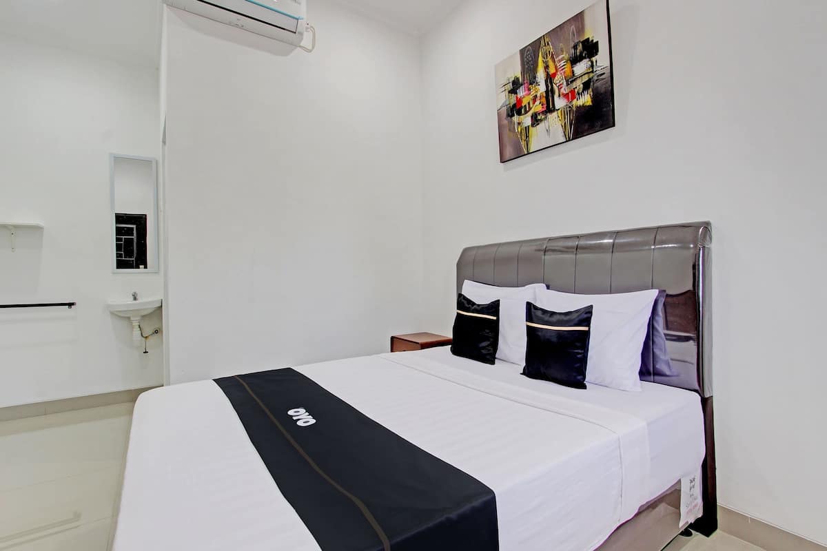 Deluxe Double Room | Desk, laptop workspace, free WiFi, bed sheets