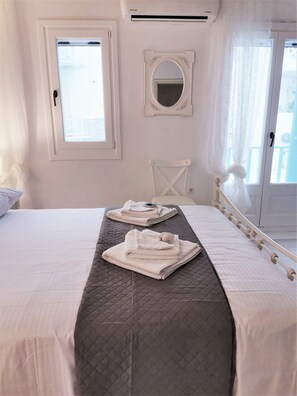 Townhome | 2 bedrooms, in-room safe, iron/ironing board, free cots/infant beds