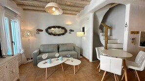 Townhome | Vardagsrum | 24-tums platt-tv med digitalkanaler