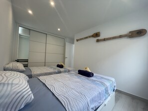 2 slaapkamers, een strijkplank/strijkijzer, reisbedje, gratis wifi