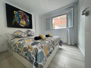 2 bedrooms, iron/ironing board, travel cot, free WiFi