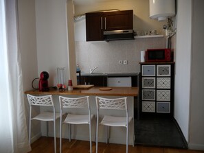 Private kitchen - Appartement à 8 min du Métro 5 au Porte de Paris (Romainville)