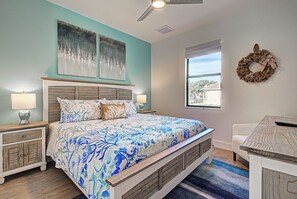 4 quartos, escrivaninha, ferros/tábuas de passar roupa