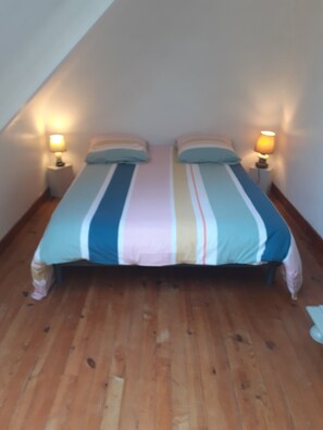 2 chambres, fer et planche à repasser, lit parapluie, Wi-Fi gratuit