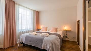 3 chambres, fer et planche à repasser, Wi-Fi gratuit, draps fournis