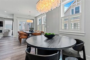 Dining - Lighthouse Loft - Cabana Services + Private Pool (Kill Devil Hills)