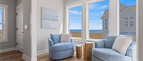 Televisión, chimenea y videojuegos