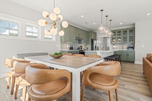 Dining - Wright Waves - Private Pool +  Resort Amenities (Kill Devil Hills)