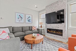 Tv, eldstad och tv-spel