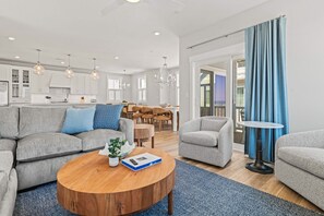 Televisión, chimenea y videojuegos