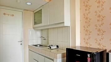 Deluxe Double Room | Desk, free WiFi, bed sheets