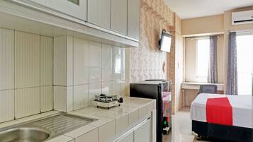 Deluxe Double Room | Desk, free WiFi, bed sheets