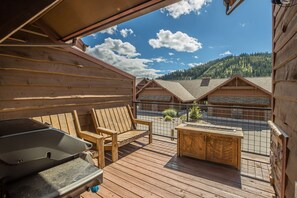 Property grounds - Private Hot Tub, Shuffleboard, Minutes to Big Sky Resort | Craigsky at Alpenglow (Big Sky)