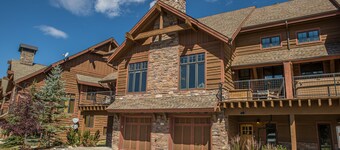 Private Hot Tub, Shuffleboard, Minutes to Big Sky Resort | Craigsky at Alpenglow