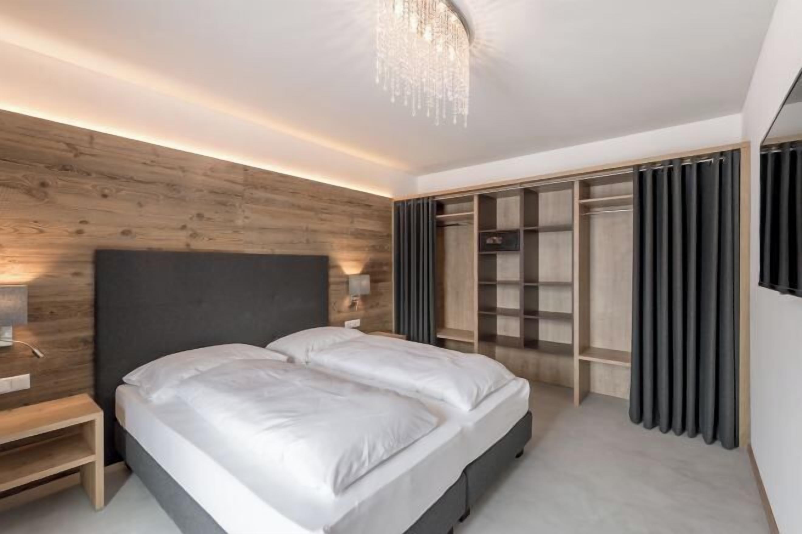 Minibar, desk, soundproofing, free WiFi