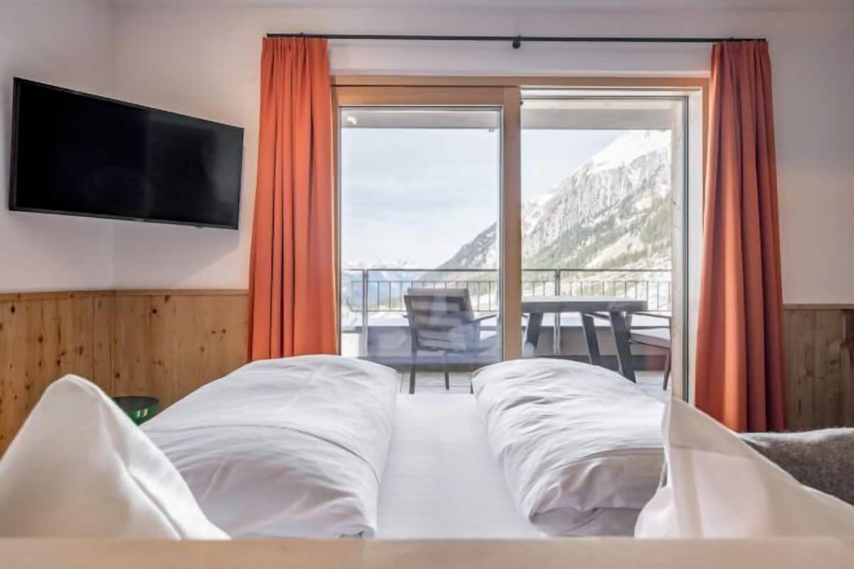 1 bedroom, minibar, desk, soundproofing