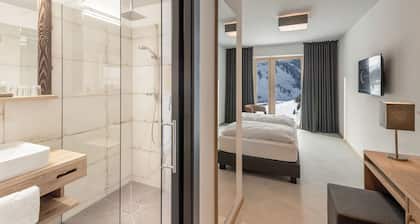 Mondschein Hotel and Chalet