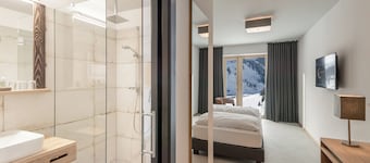 Mondschein Hotel and Chalet