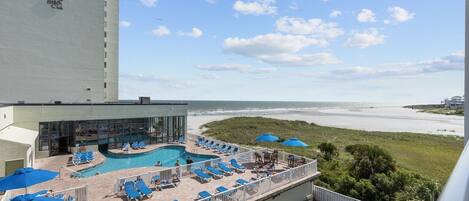 Una piscina cubierta