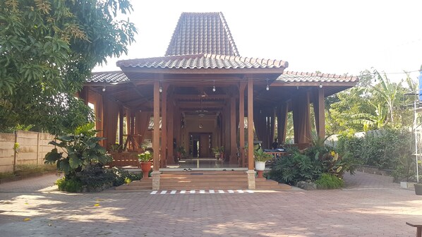 Front of property - Collection O 93028 Homestay Joglo Ibu (Madurejo)