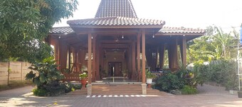 Collection O 93028 Homestay Joglo Ibu