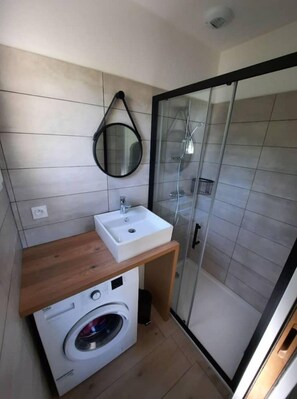 Towels, toilet paper - Maisonnette Classée 3 Étoiles Tout Confort (Rochefort)