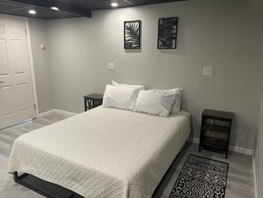 Iron/ironing board, free WiFi, bed sheets