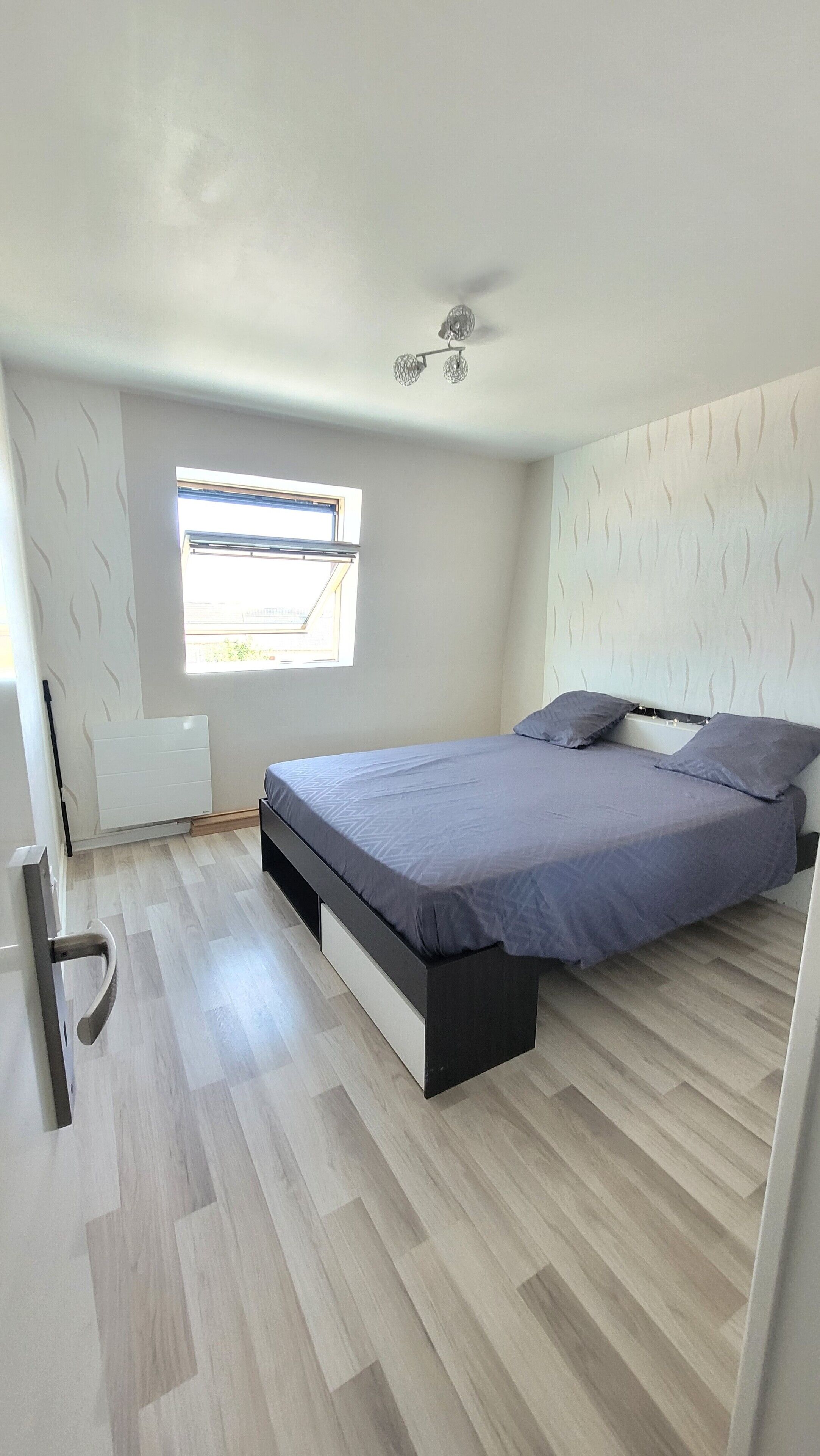 2 室のベッドルーム、アイロン / アイロン台、WiFi、ベッドシーツ