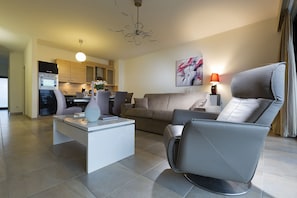 Deluxe Apartment | Living room