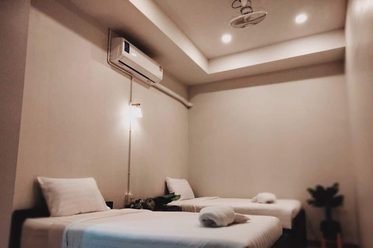 Basic Double Room | WiFi (free), bed sheets