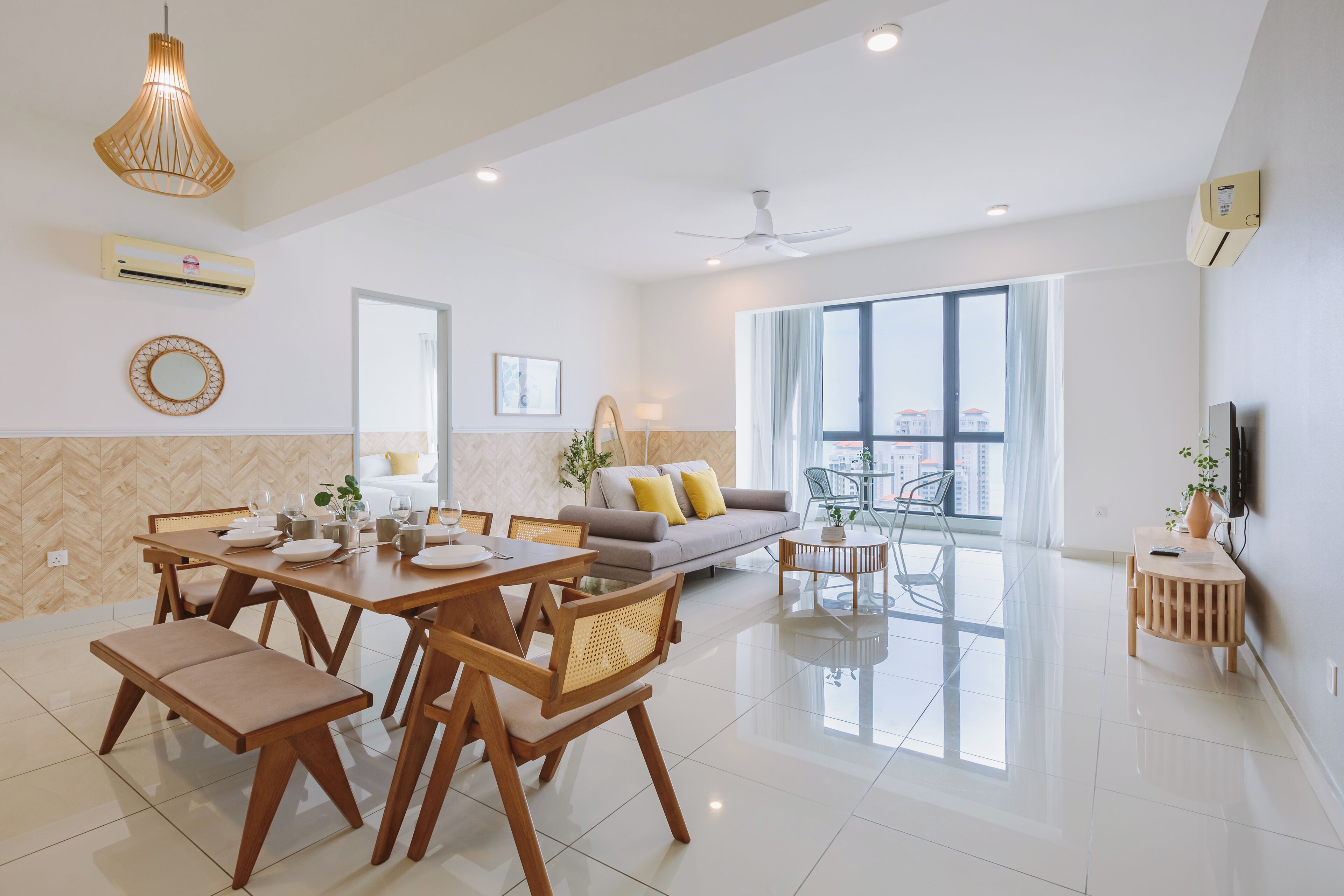 Premium Apartment, 2 Bedrooms, Sea View | In-room dining