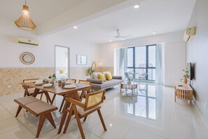 Appartamento Premium, 2 camere da letto, vista mare | Pasti in camera