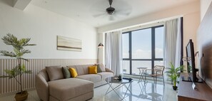 Exclusive Apartment, 2 Bedrooms, City View | Living area