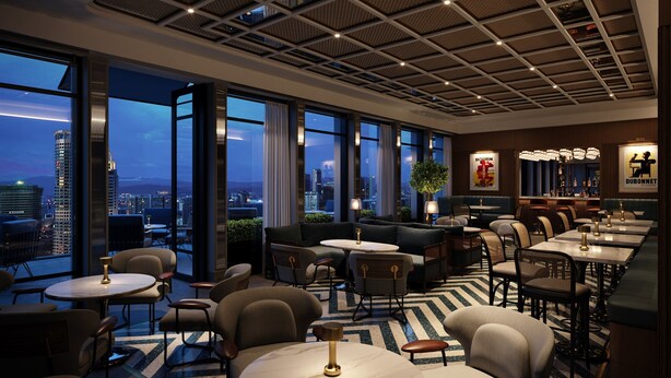 Un moderno vestíbulo de hotel con vista a la ciudad, zonas de estar y un bar.