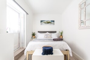 1 bedroom, travel crib, WiFi, bed sheets - Mallom at Dalebrook tidal pool (Cape Town)