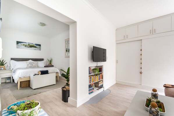 1 多间卧室、旅行婴儿床、WiFi、床单