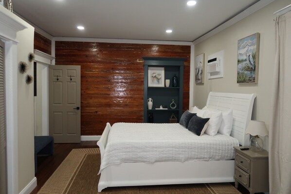 1 bedroom, WiFi, bed sheets - The Elizabeth Suite | 1 bed, 1 bath w/shared pool (Key West)