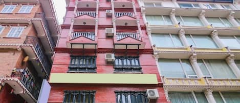 المنشأة من الخارج