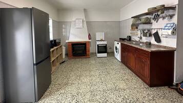 House | Private kitchen | Fridge, microwave, oven, stovetop